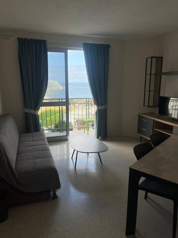 2 Bedrm Seaview Balluta Bay Sliema