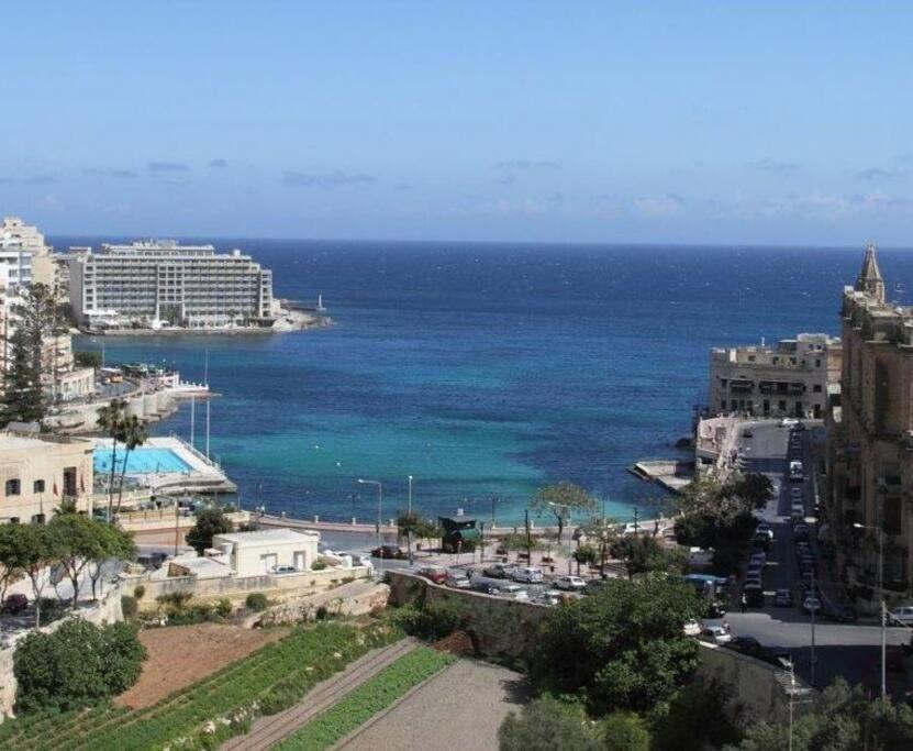 2 Bedrm Seaview Balluta Bay * Sliema